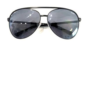 Quay Australia Vivienne Aviators with case